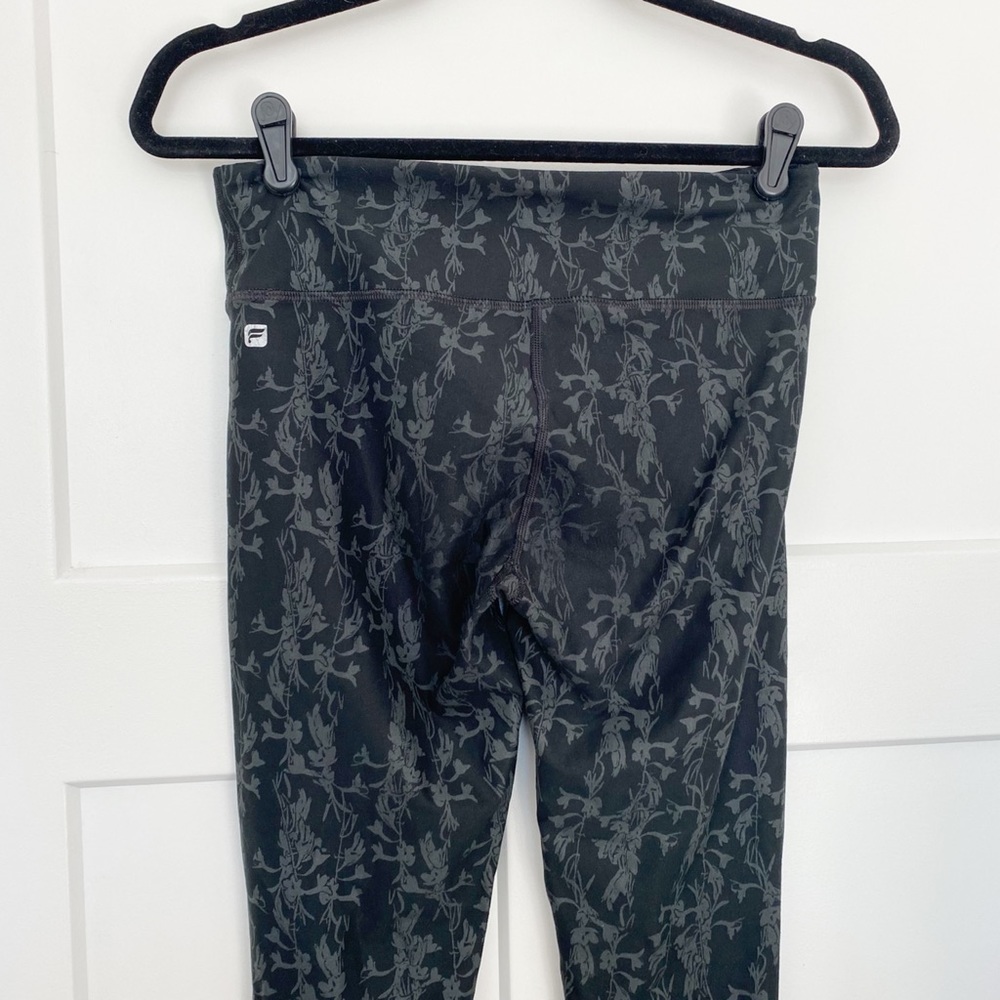 Fabletics Powerhold High Rise Leggings Black/Gray Floral Workout Gym Size Small - Picture 8 of 9